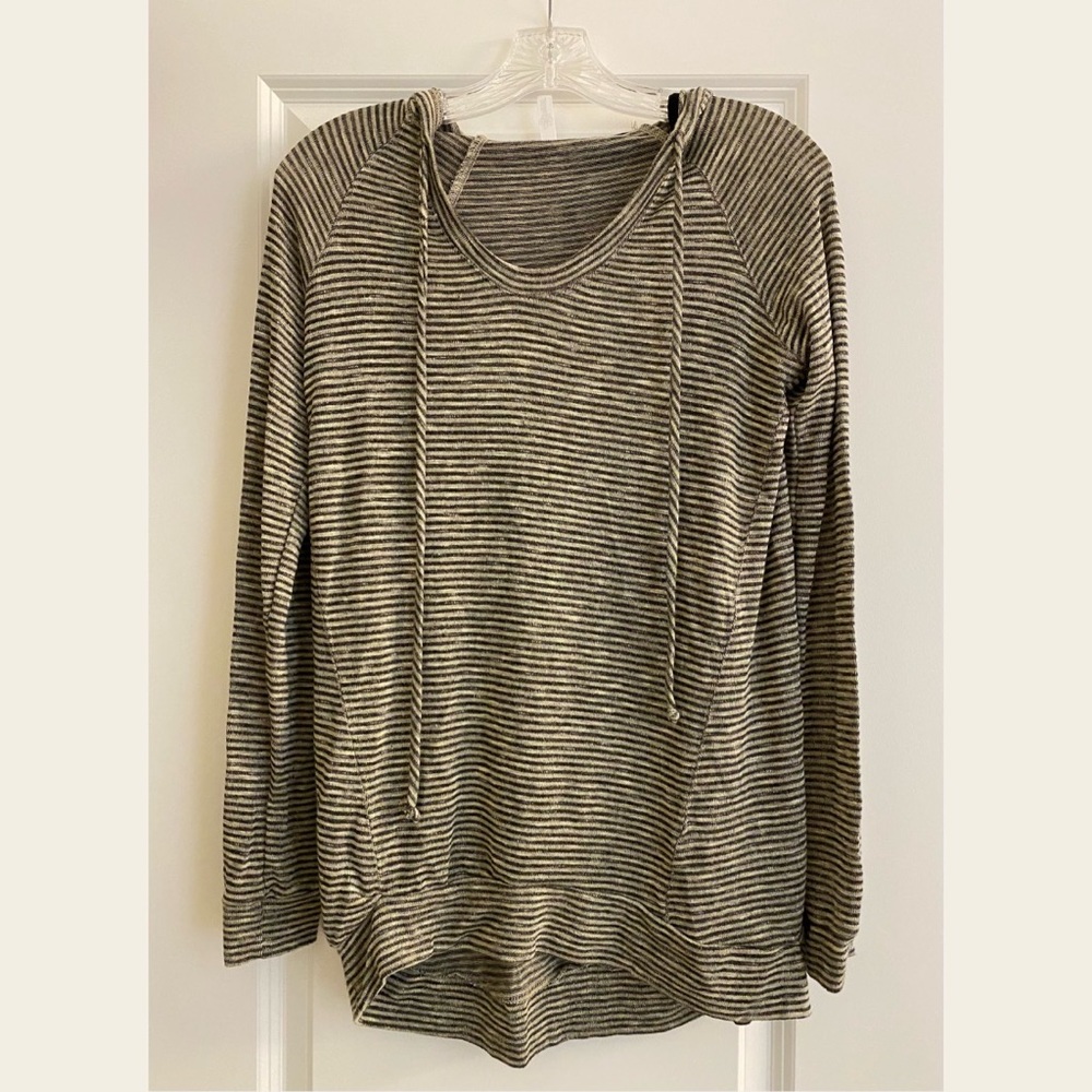 Cute boutique long sleeve hoodie shirt. Size M. Like new condition.